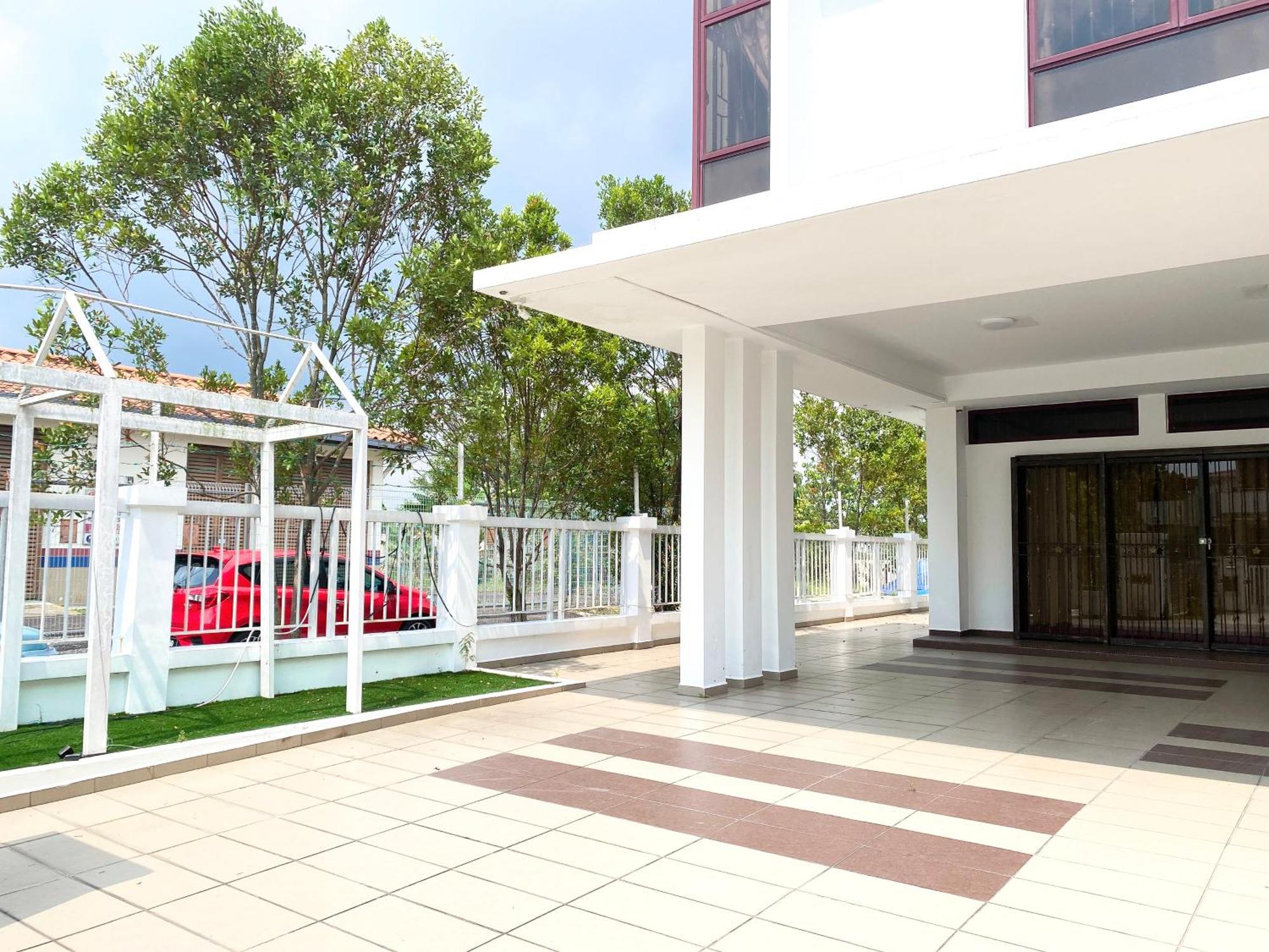 Holiday home 5br5b In Skudai, 15mins To Utm&sutera, 7-16pax, Wifi